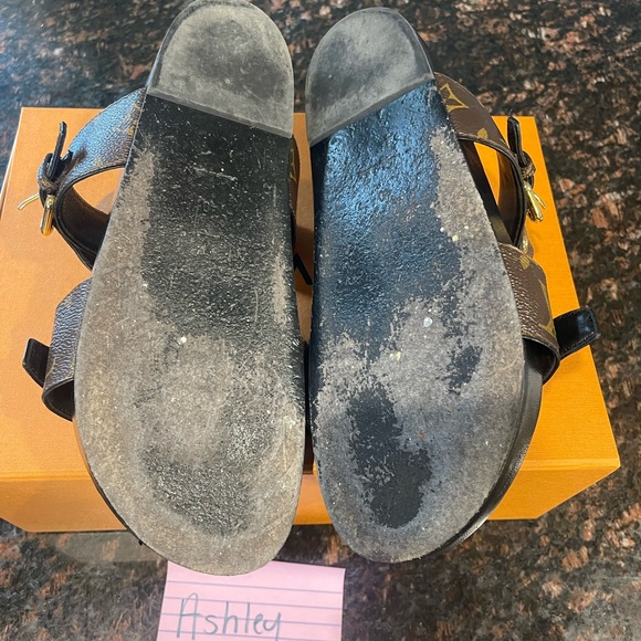 Louis Vuitton Mule
Size 40
Price: $900
Comes with receipt- cheaper w/๐
ฟ๏ธ๐
ฟ๏ธ - Picture 5 of 6